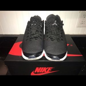 Men’s tennis shoes size 11